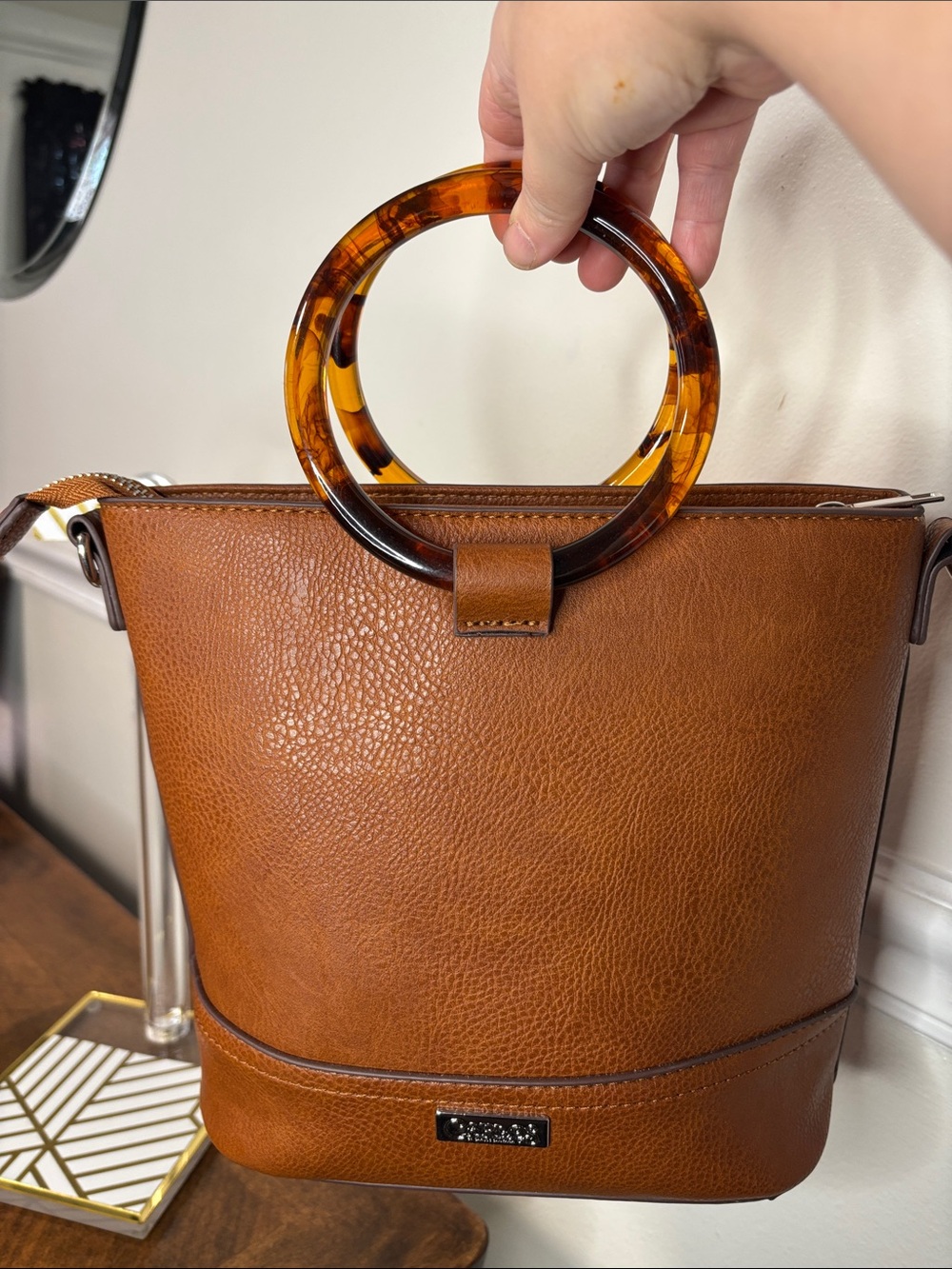 CARLOS SANTANA Tortoiseshell Handle Tan Crossbody Bag - Picture 14 of 16